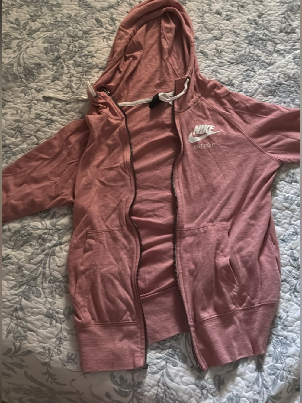 Nike women’s zip up hoodie M